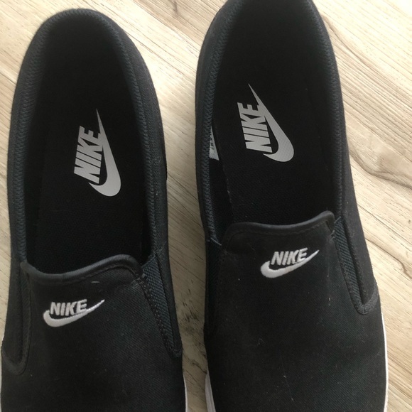 Nike Men's Black and White Slip-On Loafers - Picture 3 of 7